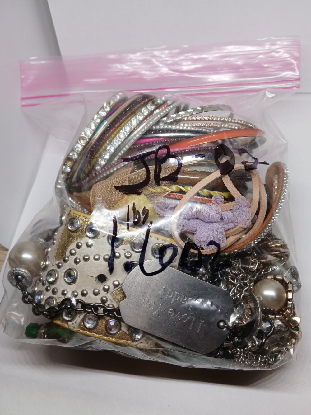 1 lb 6.1 oz Vintage Wearable Costume Jewelry Mystery Lot Quart Bag JB-02